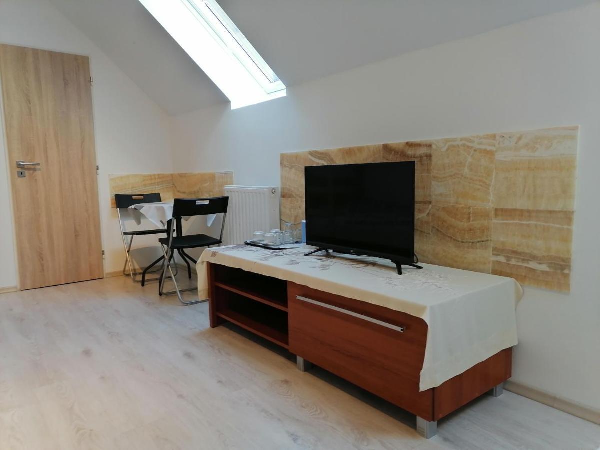 Apartmany Amalia Piest'any Exteriör bild